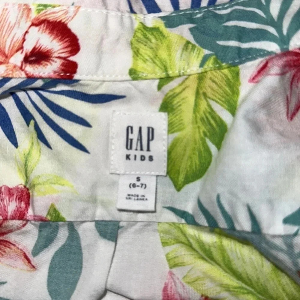 EUC 2 Gap Kids Shirt Sleeve Button Down Shirts (Small - 6/7) - Picture 7 of 11